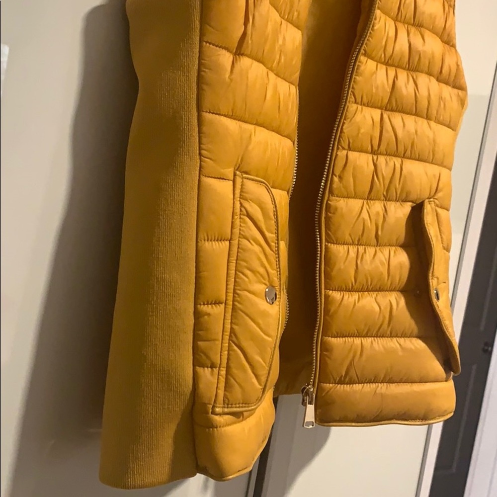 Vest - Picture 2 of 9